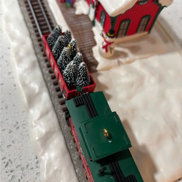 Hallmark Keepsake Club Exclusive - Lionel Holiday Special Train Set (2003) As Is